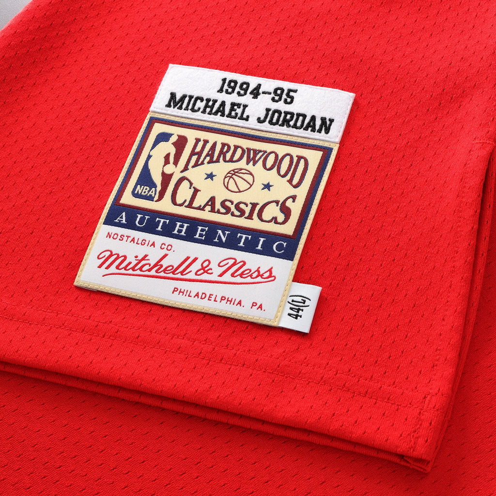 Michael Jordan Chicago Bulls 1994-95 Authentic Road Jersey - Red - Mens